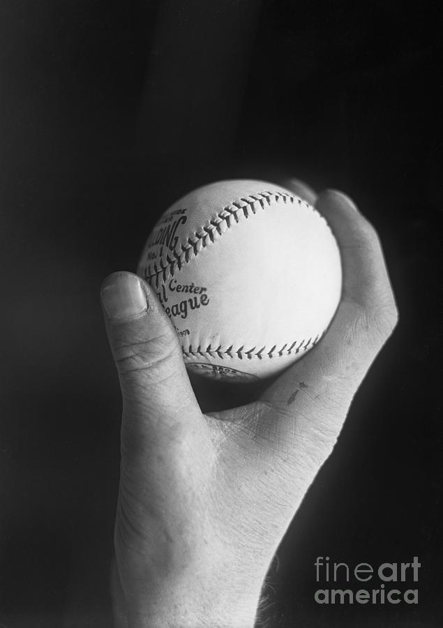 Jesse Barnes Holding Two-seam Fastball Photograph by Bettmann