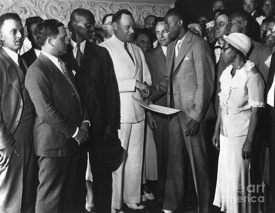 Jesse Owens Receiving Honor From Mayor Photograph by Bettmann