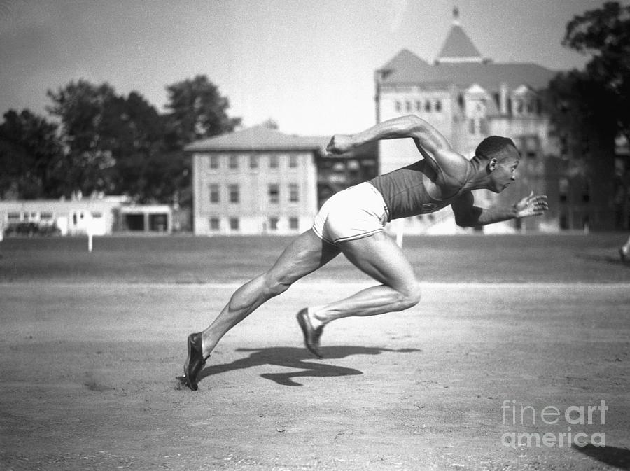 Jesse Owens Running A Sprint Photograph by Bettmann