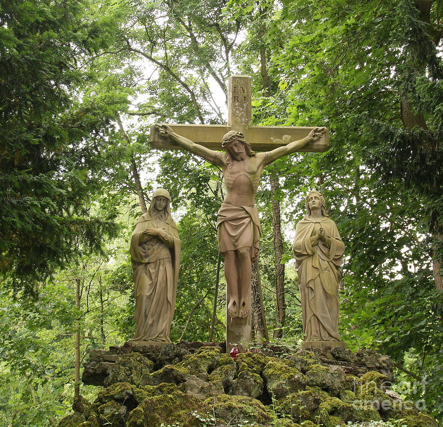 Jesus hangs on the cross Sculpture by Maria Douwma