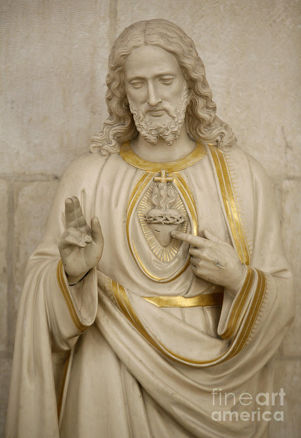 Jesus sacred heart, statue Sculpture by European School