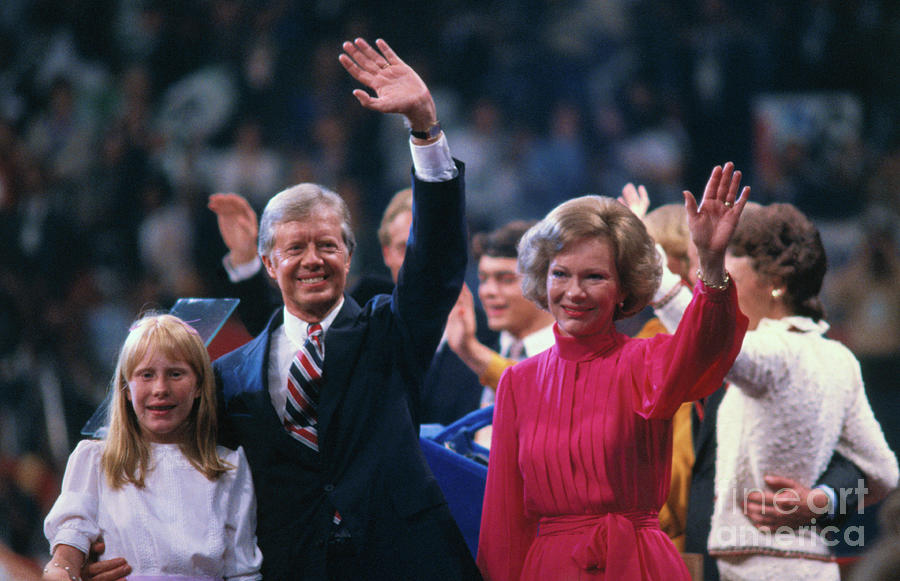Jimmy Carter And Family Waving Photograph by Bettmann
