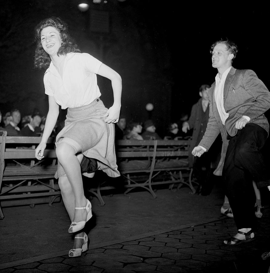 Jitterbug Dancing In Central Park Photograph by New York Daily News Archive