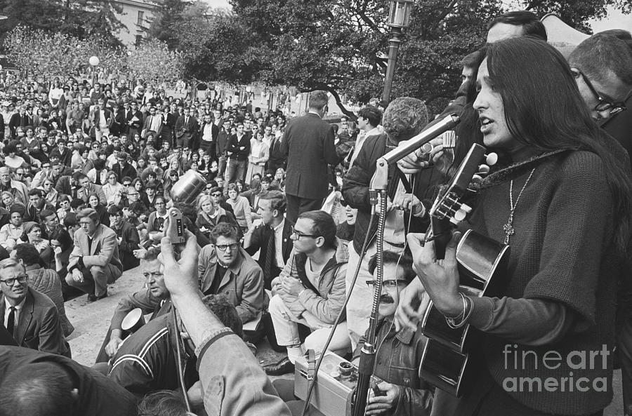 Joan Baez Sings At Freedom Rally Photograph by Bettmann