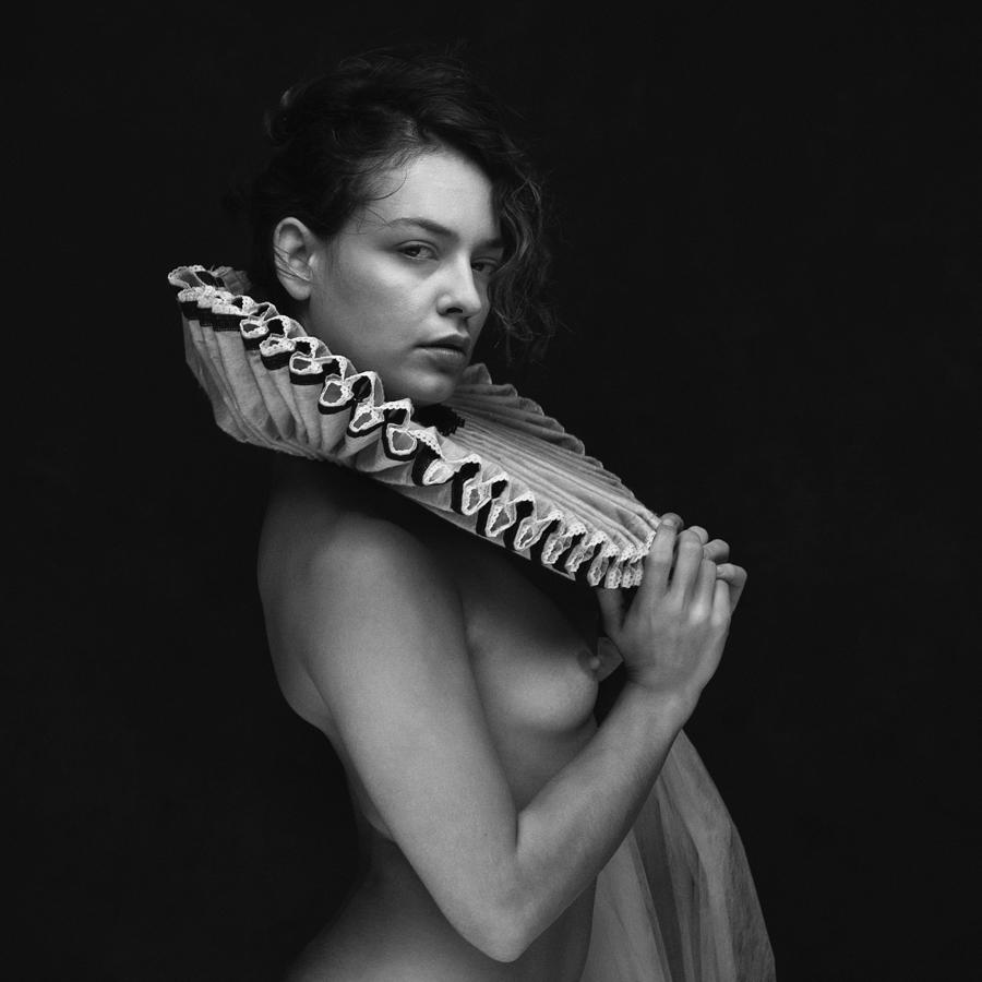 Nude Photograph - Joanna With Ruff by Joan Gil Raga