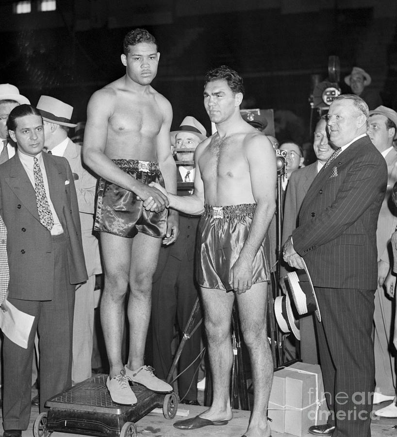 Joe Louis And Max Schmeling Shake Hands Photograph by Bettmann - Fine ...