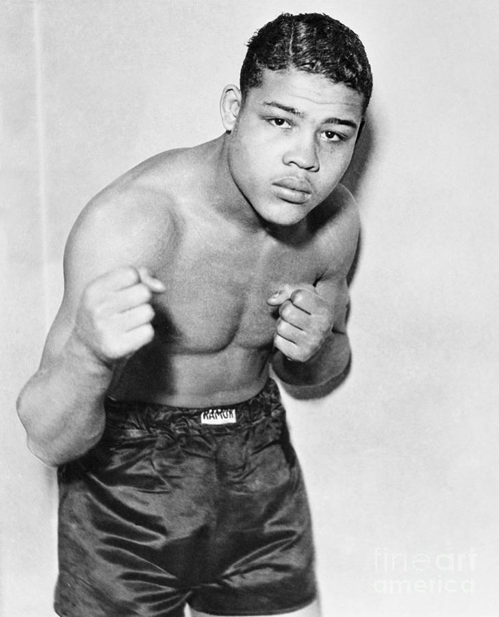 Joe Louis In Boxing Position Photograph by Bettmann - Fine Art America