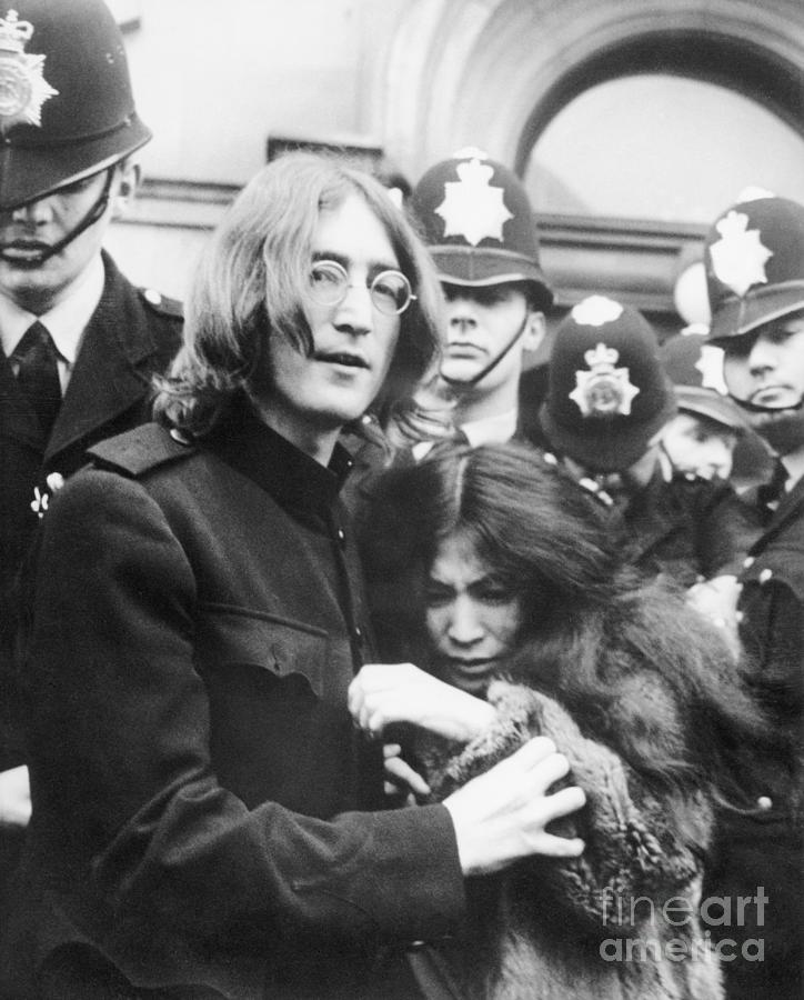 John Lennon Photograph - John Lennon And Yoko Ono After Drug by Bettmann