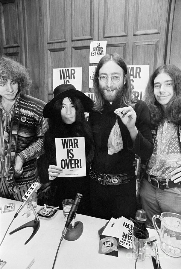 John Lennon And Yoko Ono With War Photograph by Bettmann