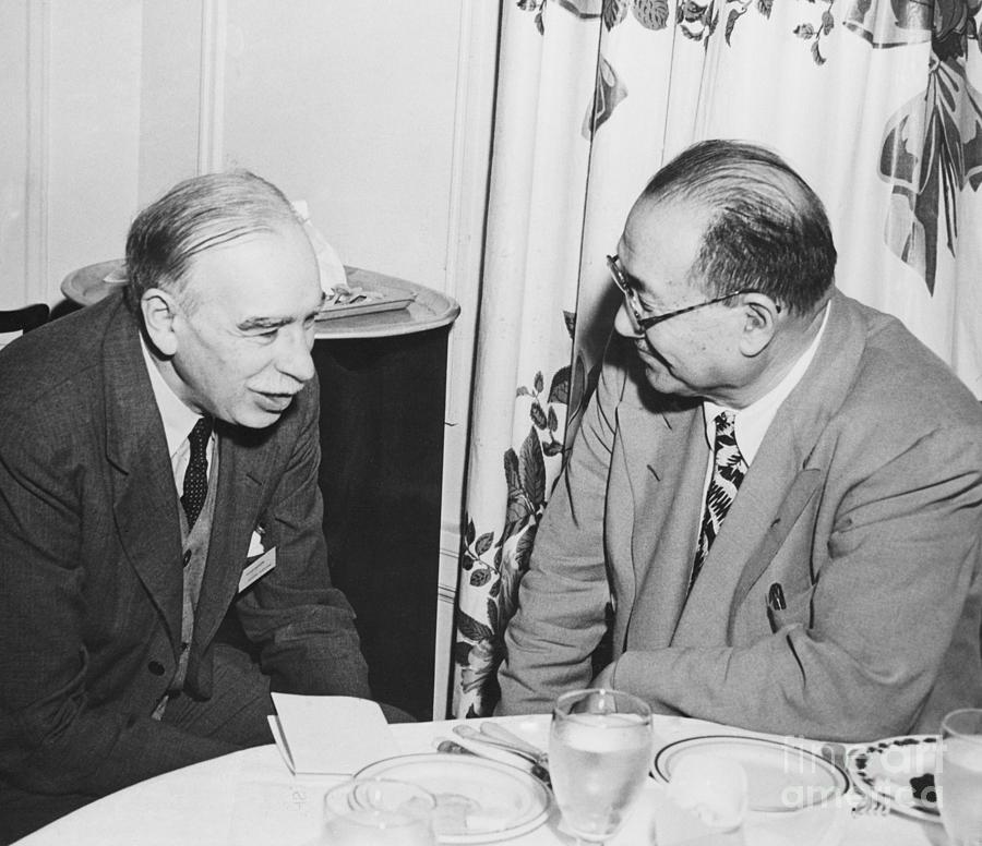 John Maynard Keynes And Dr. H. H. Kung Photograph by Bettmann
