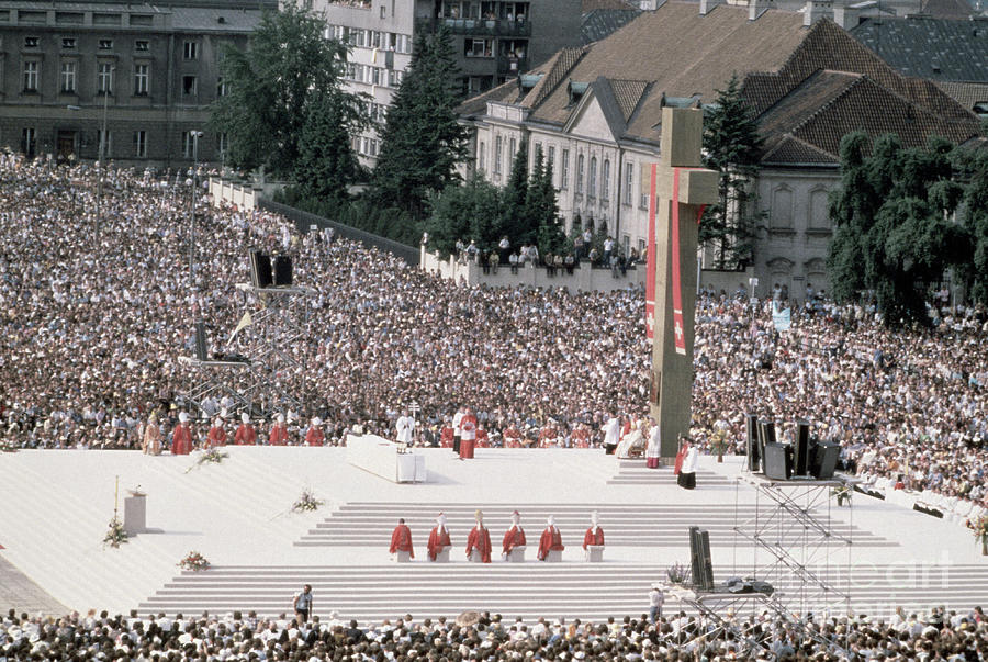 John Paul II At Mass In Victory Square Photograph by Bettmann