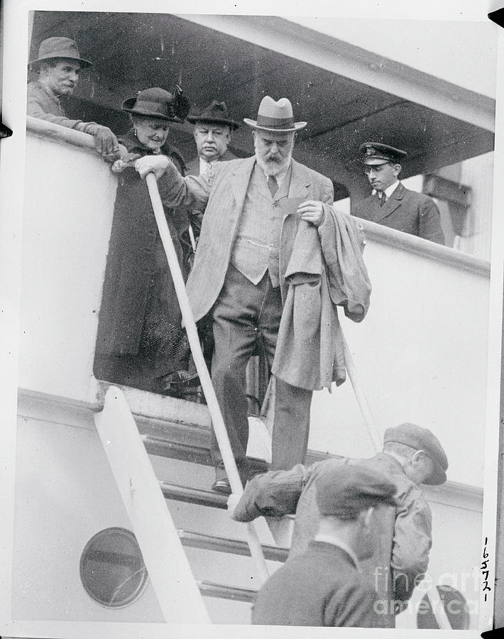 John Singer Sargent Leaving Ship Photograph by Bettmann
