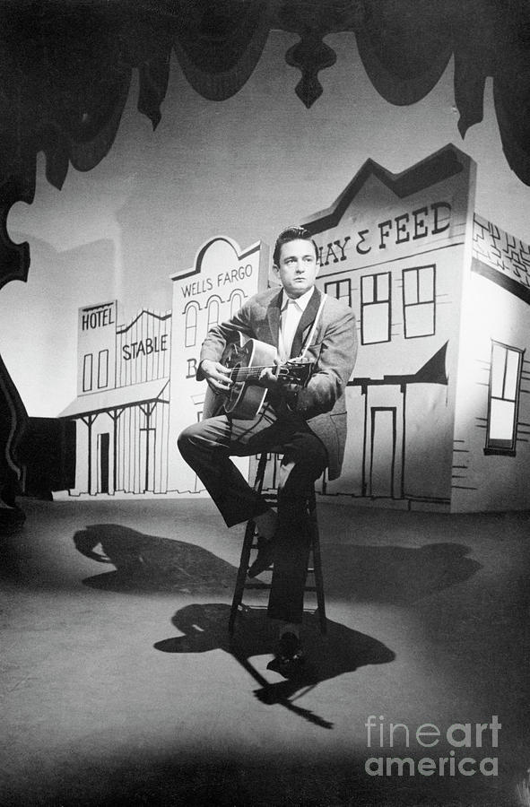 Johnny Cash With Guitar Photograph by Bettmann