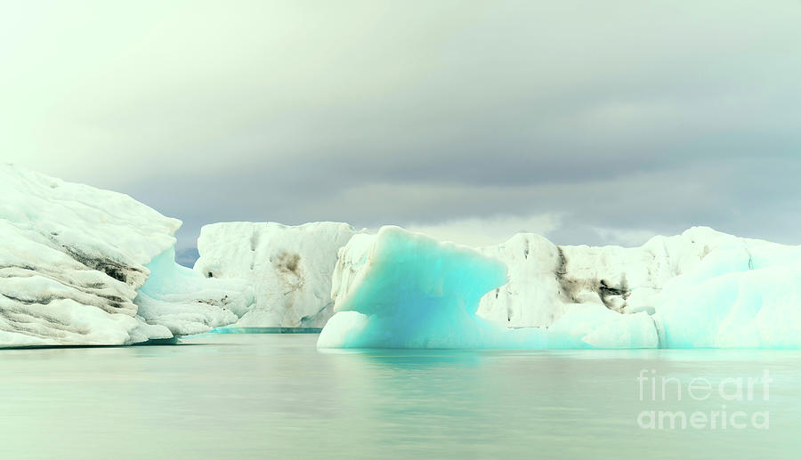 Jokulsarlon Glacial Lake Photograph by Wladimir Bulgar/science Photo Library