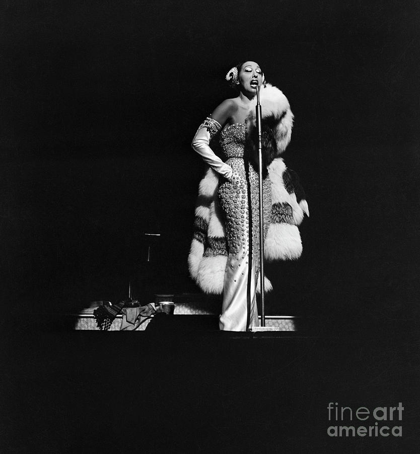 Josephine Baker Singing Onstage Photograph by Bettmann