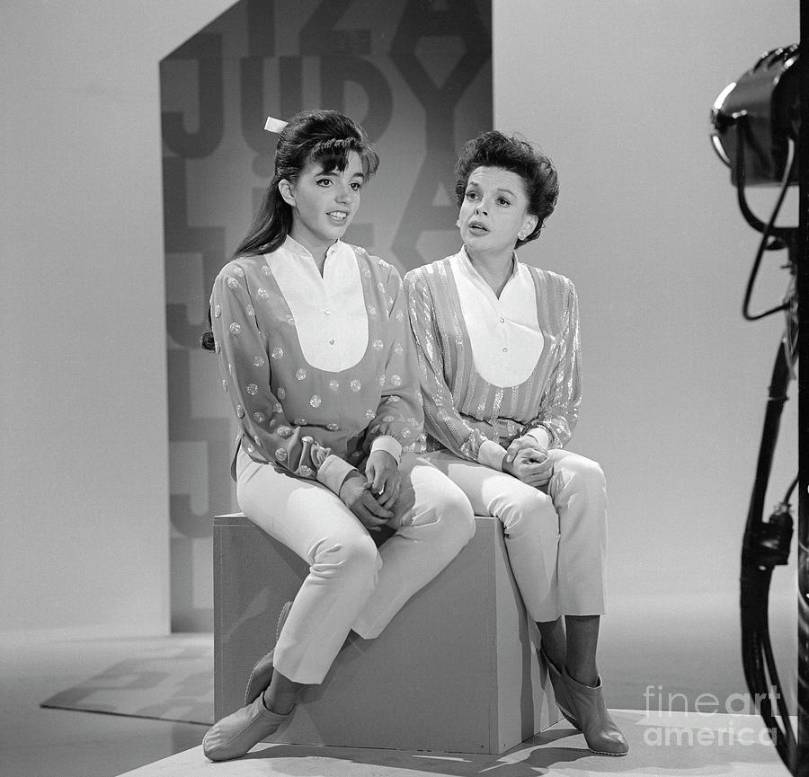Judy Garland And Liza Minnelli Photograph by Bettmann