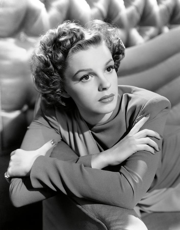 JUDY GARLAND in PRESENTING LILY MARS -1943-. Photograph by Album