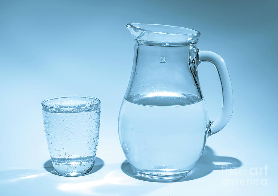 https://images.fineartamerica.com/images/artworkimages/mediumlarge/2/jug-and-glass-with-drinking-water-wladimir-bulgarscience-photo-library.jpg