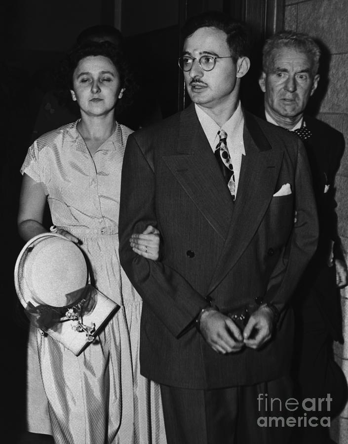 Julius And Ethel Rosenberg Leave Photograph by Bettmann