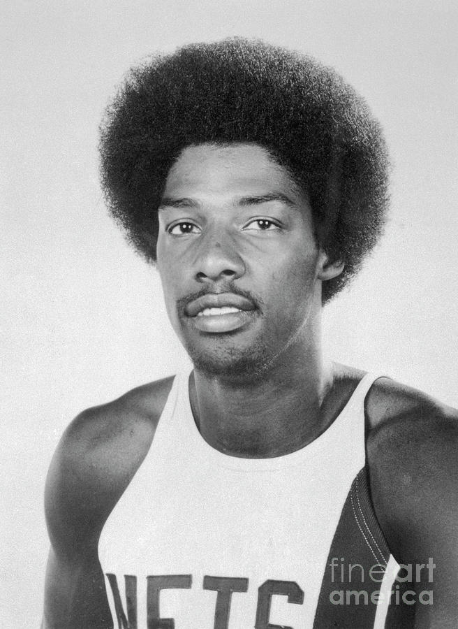 Julius Erving Photograph by Bettmann Julius Erving Photograph by Bettmann