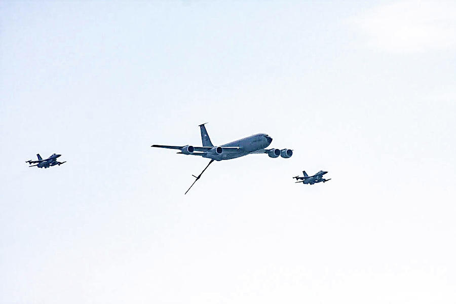 KC 135 Boeing Refueler Photograph by William E Rogers - Pixels