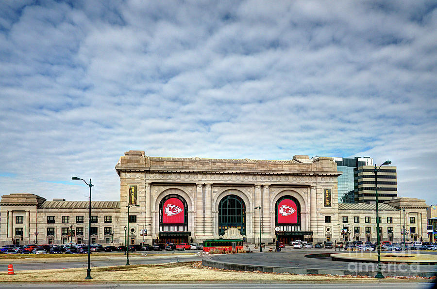 KC Union Station Supports the Chiefs Photograph by Jean Hutchison