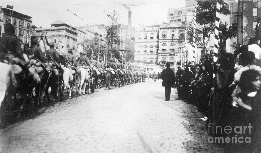 Kemal Pashas Army Returns Photograph by Bettmann