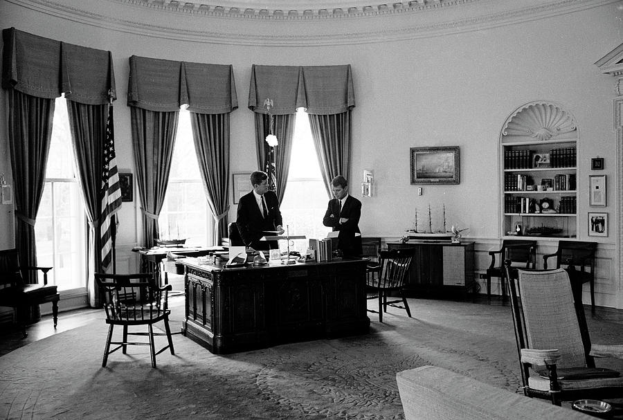 John F Kennedy Photograph - Kennedys in Oval Office by Art Rickerby