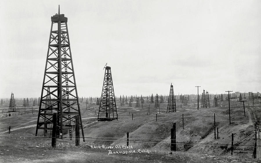 KERN RIVER OIL FIELD - CALIFORNIA c. 1910 Photograph by Daniel Hagerman