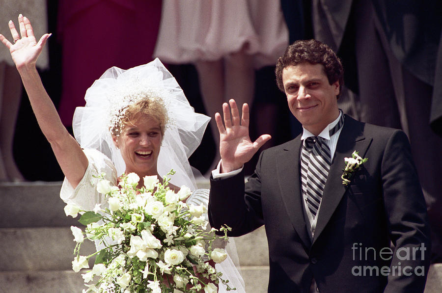 Kerry Kennedy And Andrew Cuomo Waving Photograph by Bettmann