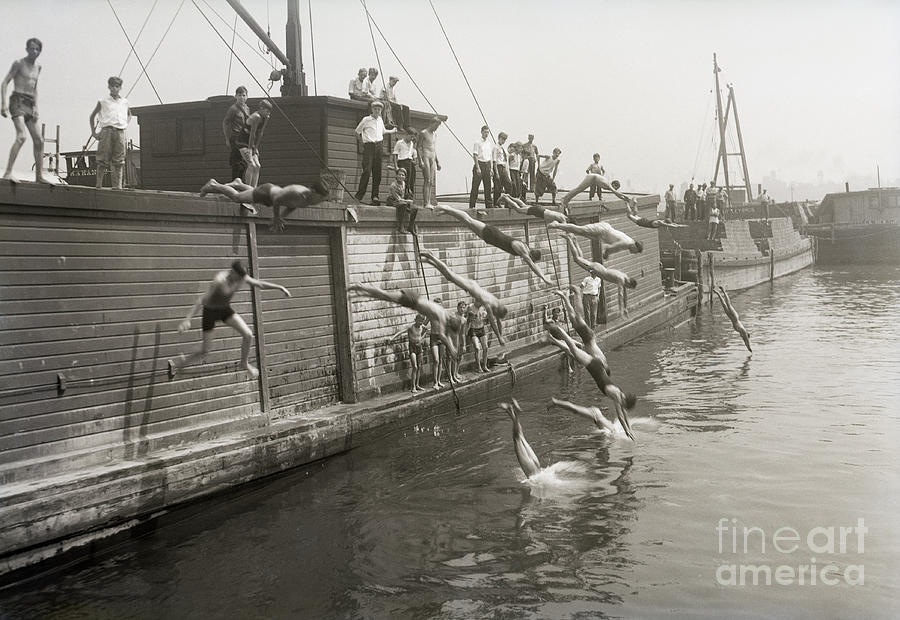 Kids Diving Into The East River Photograph by Bettmann