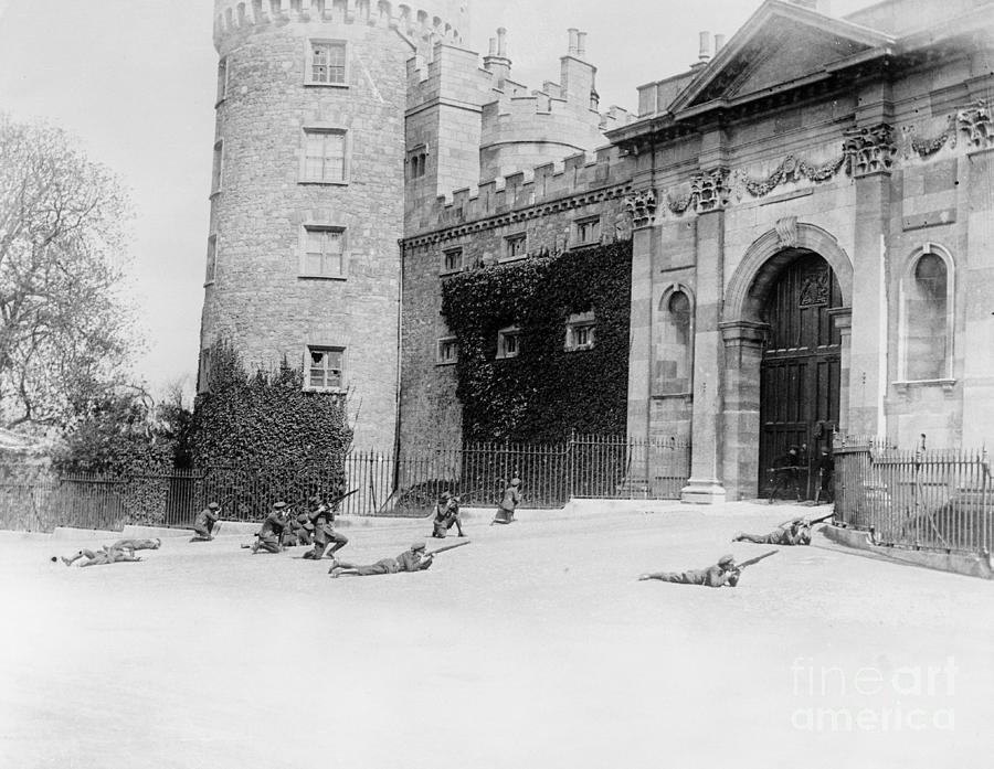 Kilkenny Castle Under Siege Photograph by Bettmann