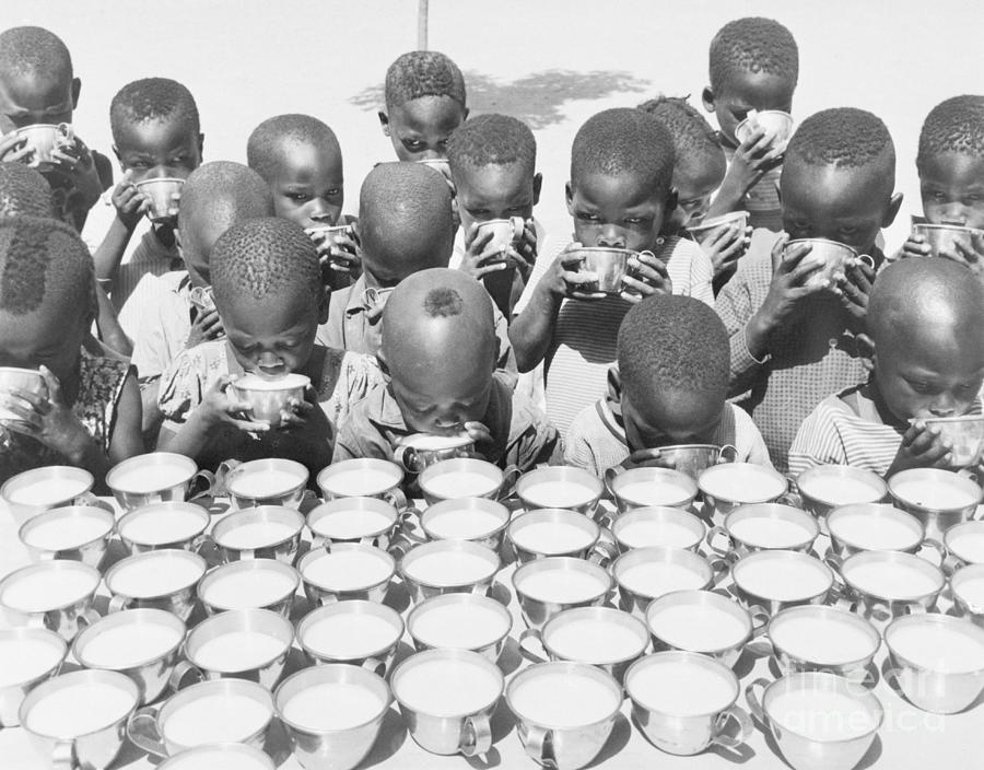 Kindergartners In Chad Have Milk Break Photograph by Bettmann