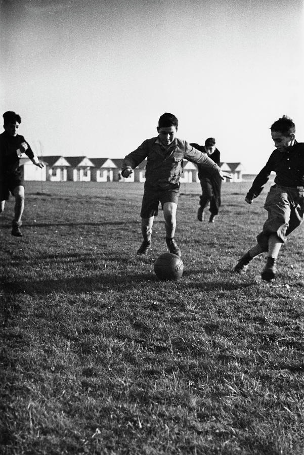 Kindertransport Children Photograph by Kurt Hutton