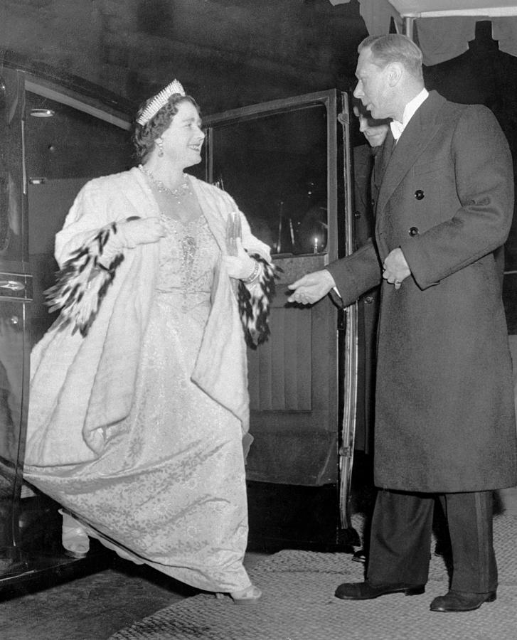 King George And Queen Elizabeth Photograph by Bettmann