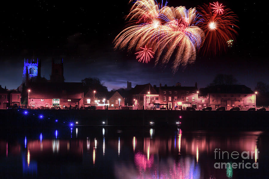 Kings Lynn fireworks finale over the river Ouse Photograph by Simon Bratt