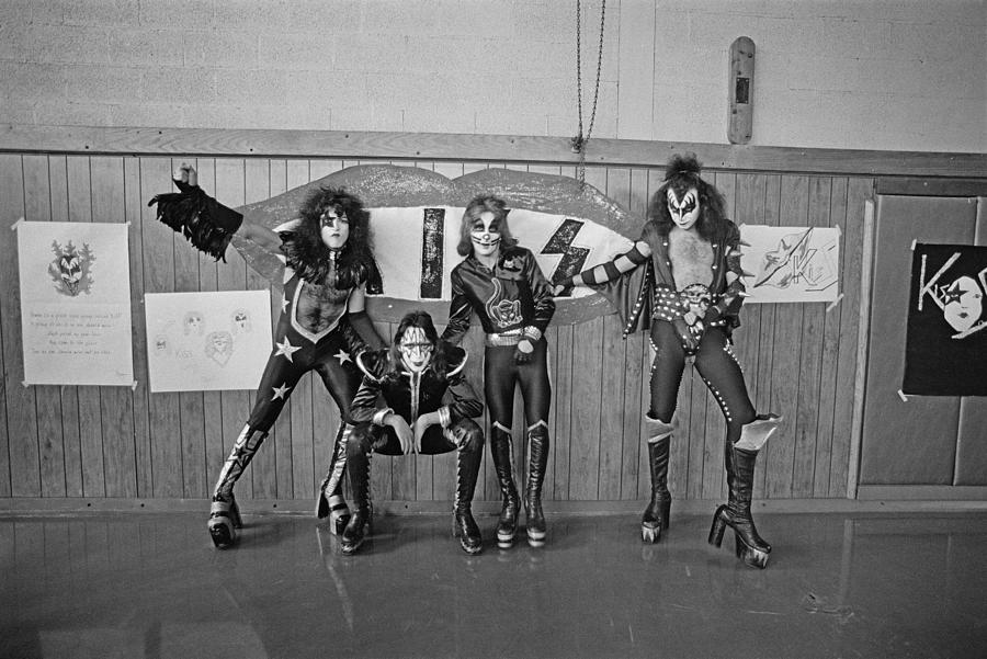 Kiss In Michigan Photograph by Fin Costello