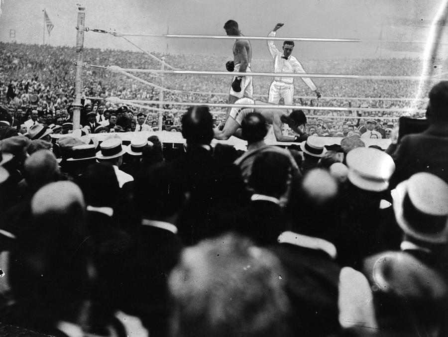 Knock-out Photograph by Hulton Archive