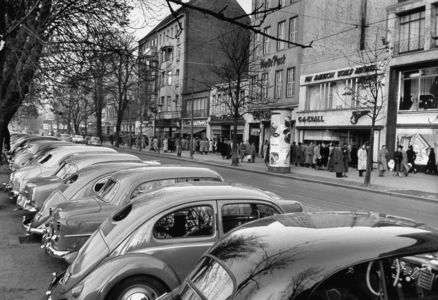 Konigsallee in Dusseldorf Photograph by Ralph Crane