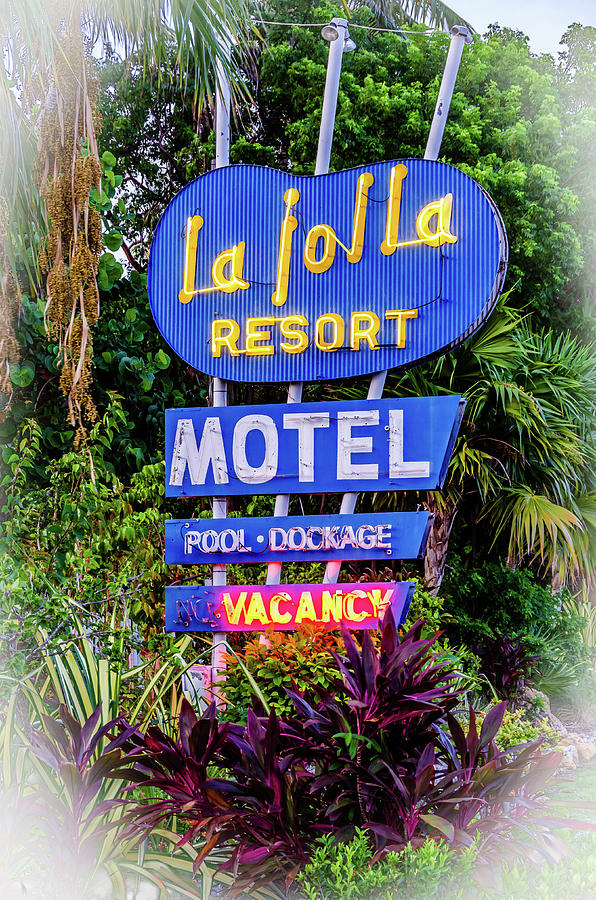 La Jolla Resort Motel Photograph by Lloyd Gillies La Jolla Resort Motel Photograph by Lloyd Gillies