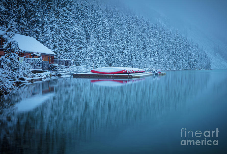 Lake Louise Misty Winter Morning Photograph by Inge Johnsson