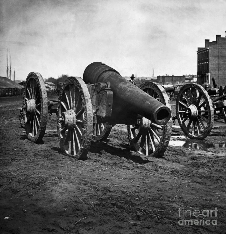 Large Cannon Photograph by Bettmann