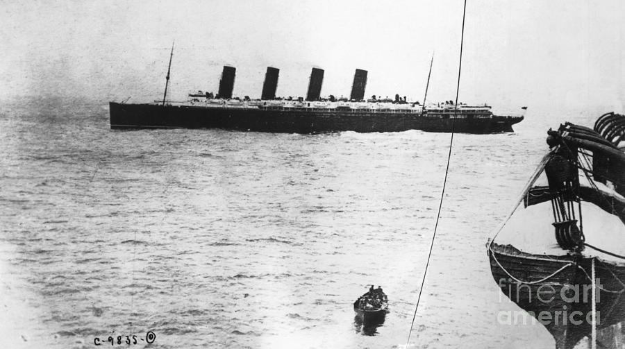 Large Liner Lusitania Leaving In Waters Photograph by Bettmann