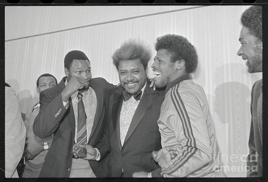 Larry Holmes, Don King, And Leon Spinks Photograph by Bettmann