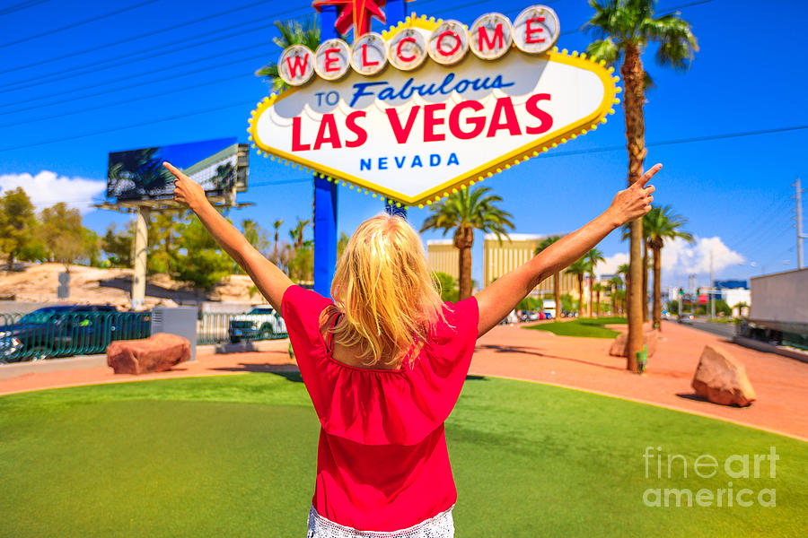 Las Vegas Sign enjoying Photograph by Benny Marty