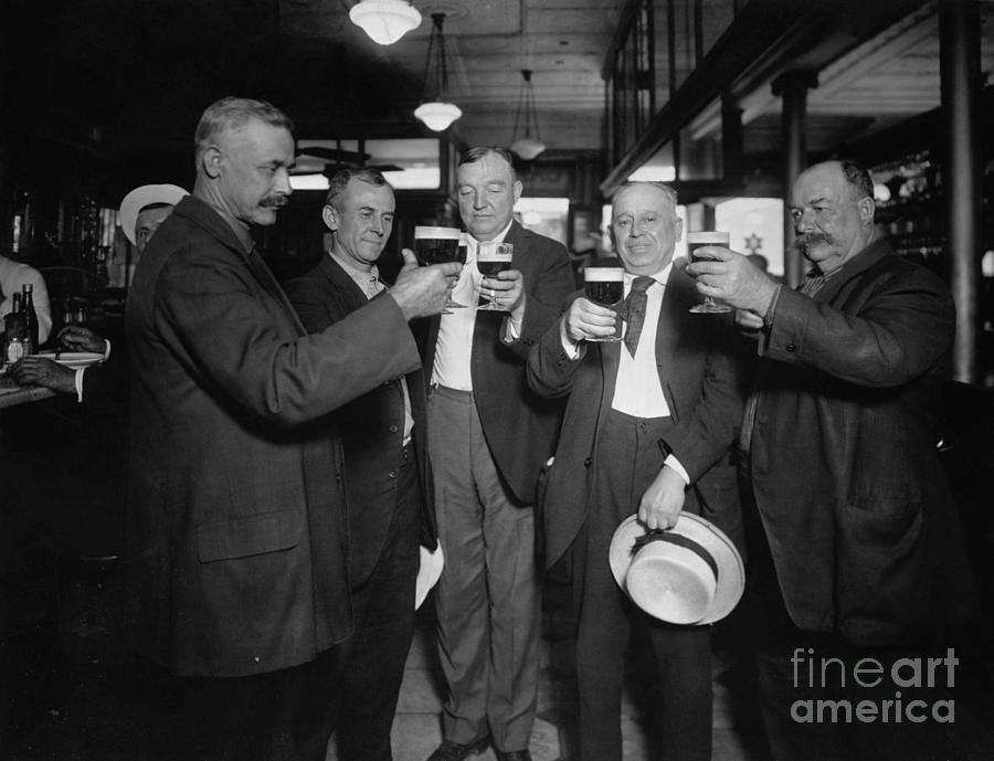 Last Round Before Prohibition Photograph by Bettmann