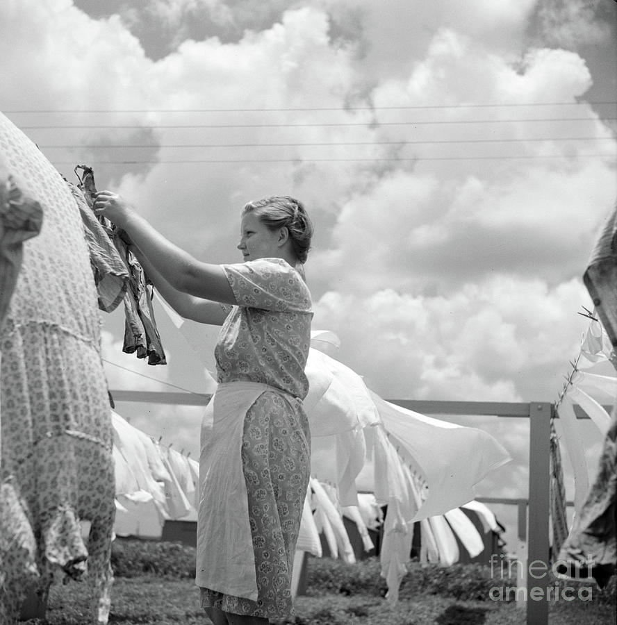 Laundry Facilities At Osceola, Florida, 1940 Photograph by Marion Post Wolcott