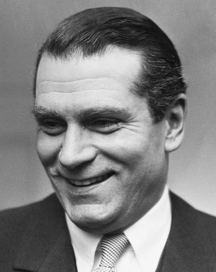 Laurence Olivier Photograph by Guy Gillette