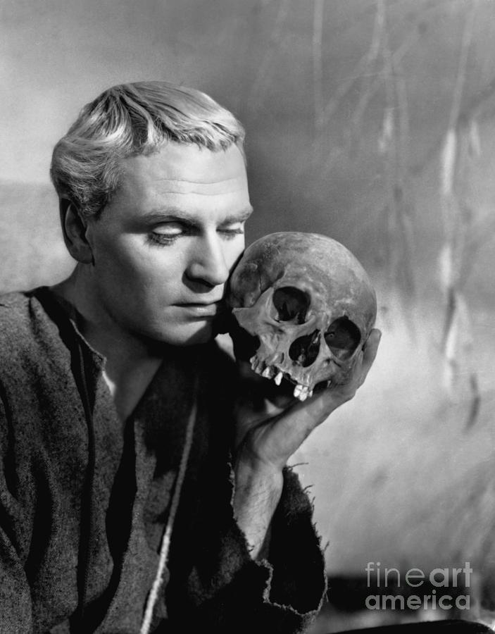 Laurence Olivier In Hamlet Photograph by Bettmann