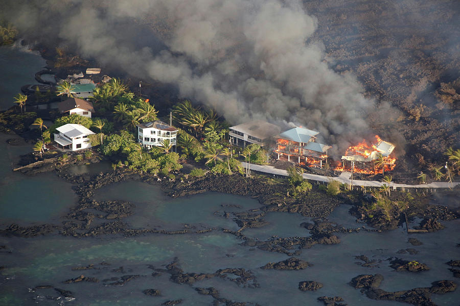 Lava Destroys Homes in the Kapoho Area Photograph by Terray Sylvester ...